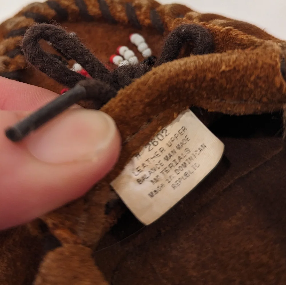MINNETONKA kids beaded brown leather moccasins size 10